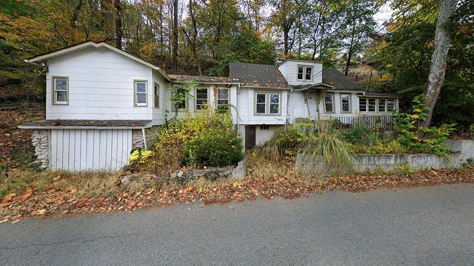 exterior of Teresa Giudice's former home