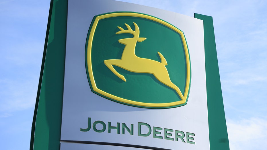 John Deere logo