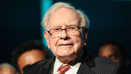 NEW YORK, NY - SEPTEMBER 19:  Philanthropist Warren Buffett is joined onstage by 24 other philanthropist and influential business people featured on the Forbes list of 100 Greatest Business Minds during the Forbes Media Centennial Celebration at Pier 60 on September 19, 2017 in New York City.  (Photo by Daniel Zuchnik/WireImage)